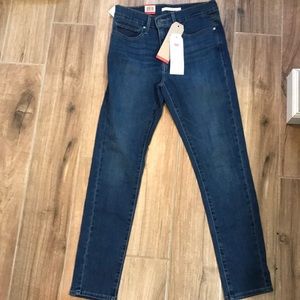 Levi’s slimming skinny 28x28 jeans